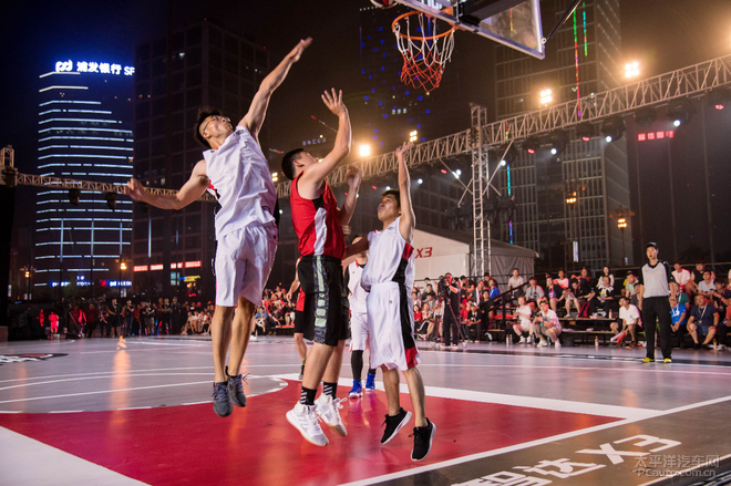 他被安排在 他被安排在