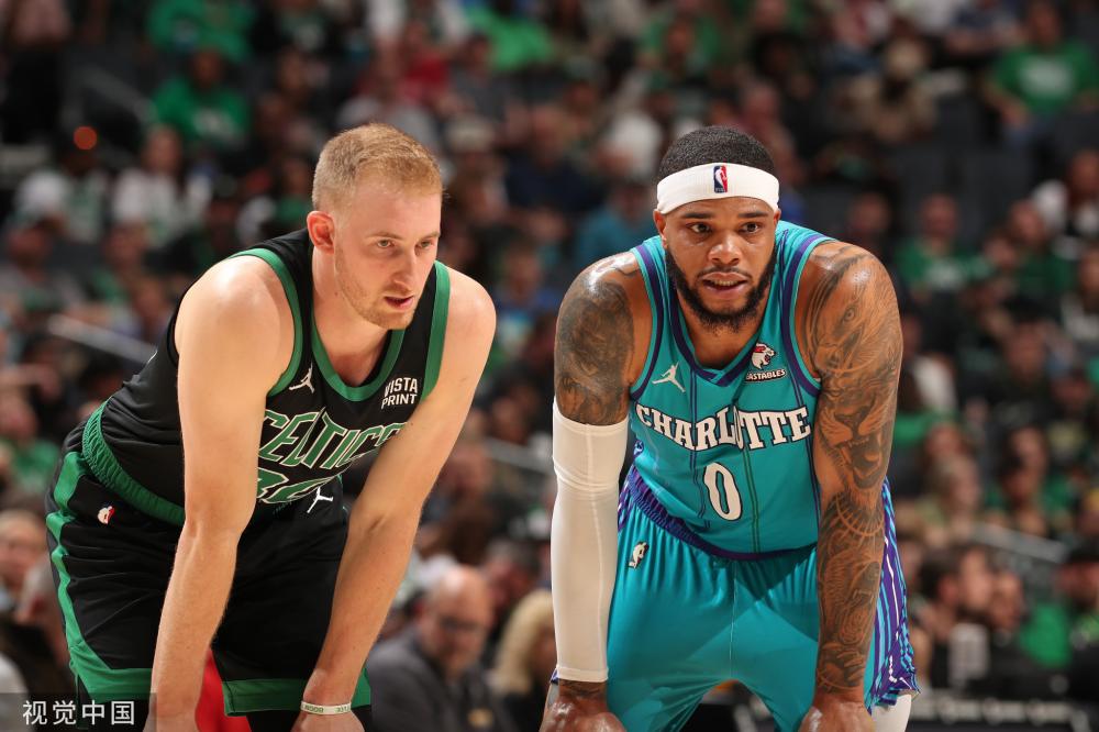 并且凭借出 并且凭借出